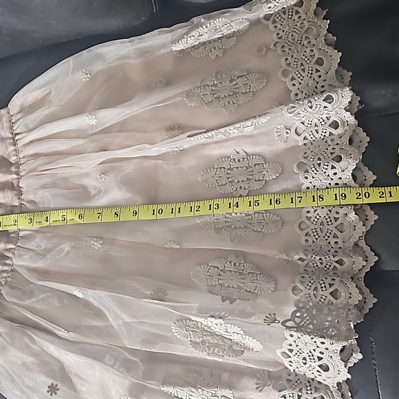 BEBE Fit and Flare Mauve Pink Embroidered 3 Layer Skirt womens size 6 NWT - Picture 7 of 12